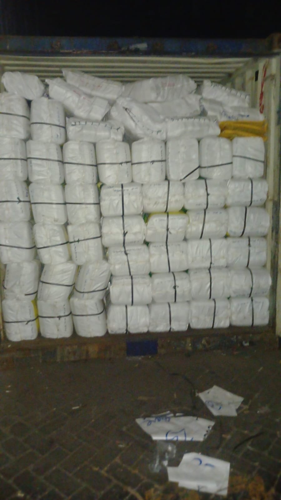 Bongkar Muat Kargo Komoditas Hasil Bumi 20ft FCL